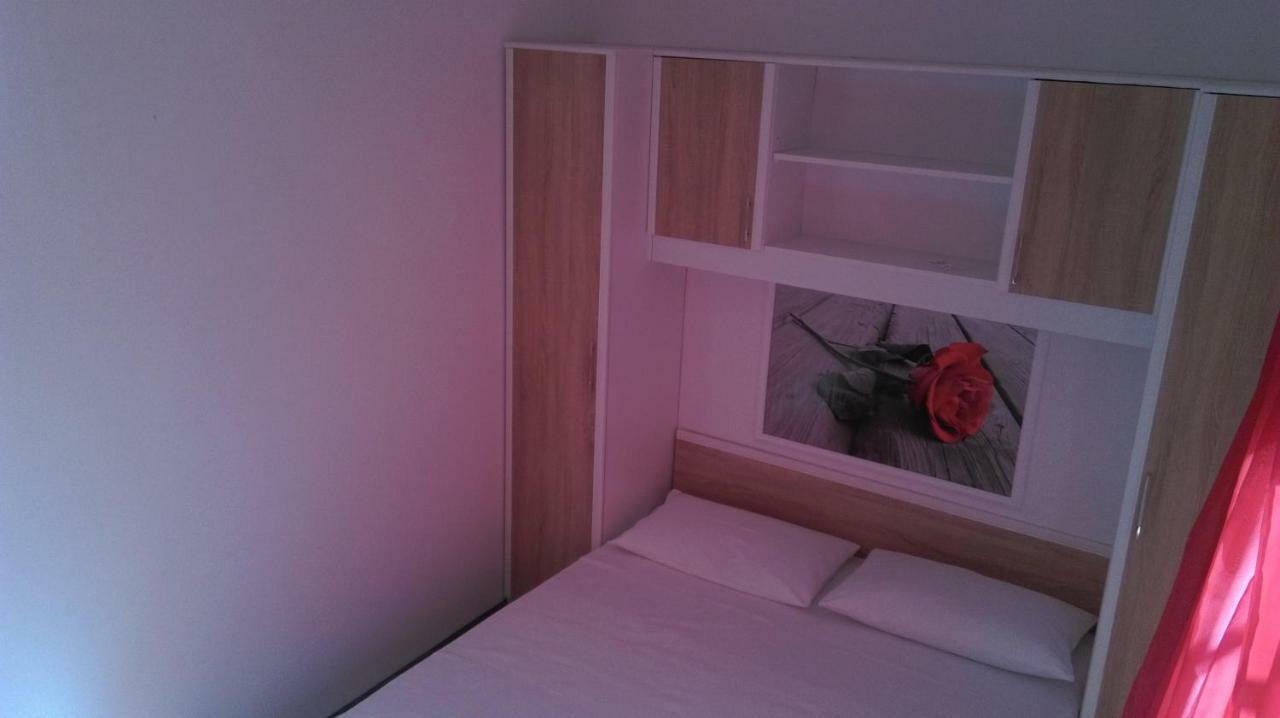 Apartman Restovic Бол Екстериор снимка